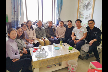 关爱退休职工，弘扬社会主义核心价值观