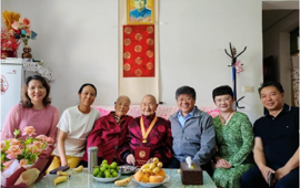 慰问抗战老兵 传承奉献精神
