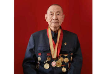 纪念中国人民抗日战争暨世界反法西斯战争胜利80周年——尹芳：甘于奉献 润物无声